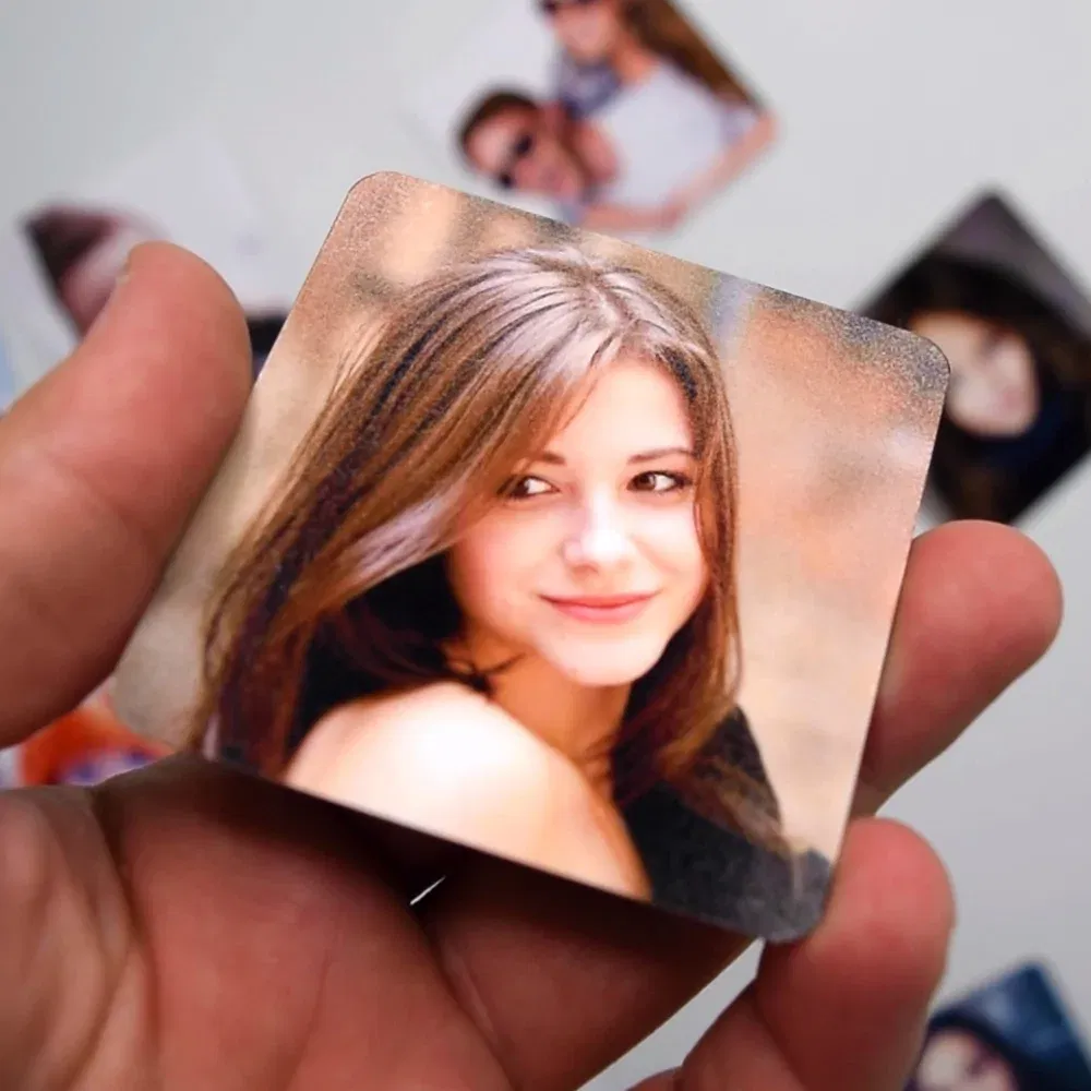 Magneti De Frigider Cu Poză - Set 12 Bucăți la 6,5x6,5cm Magneti De Frigider Cu Poză - Set 12 Bucăți la 6,5x6,5cm