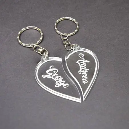 Set 2 x Brelocuri Personalizate Cu Nume - Model Inimioară Transparent