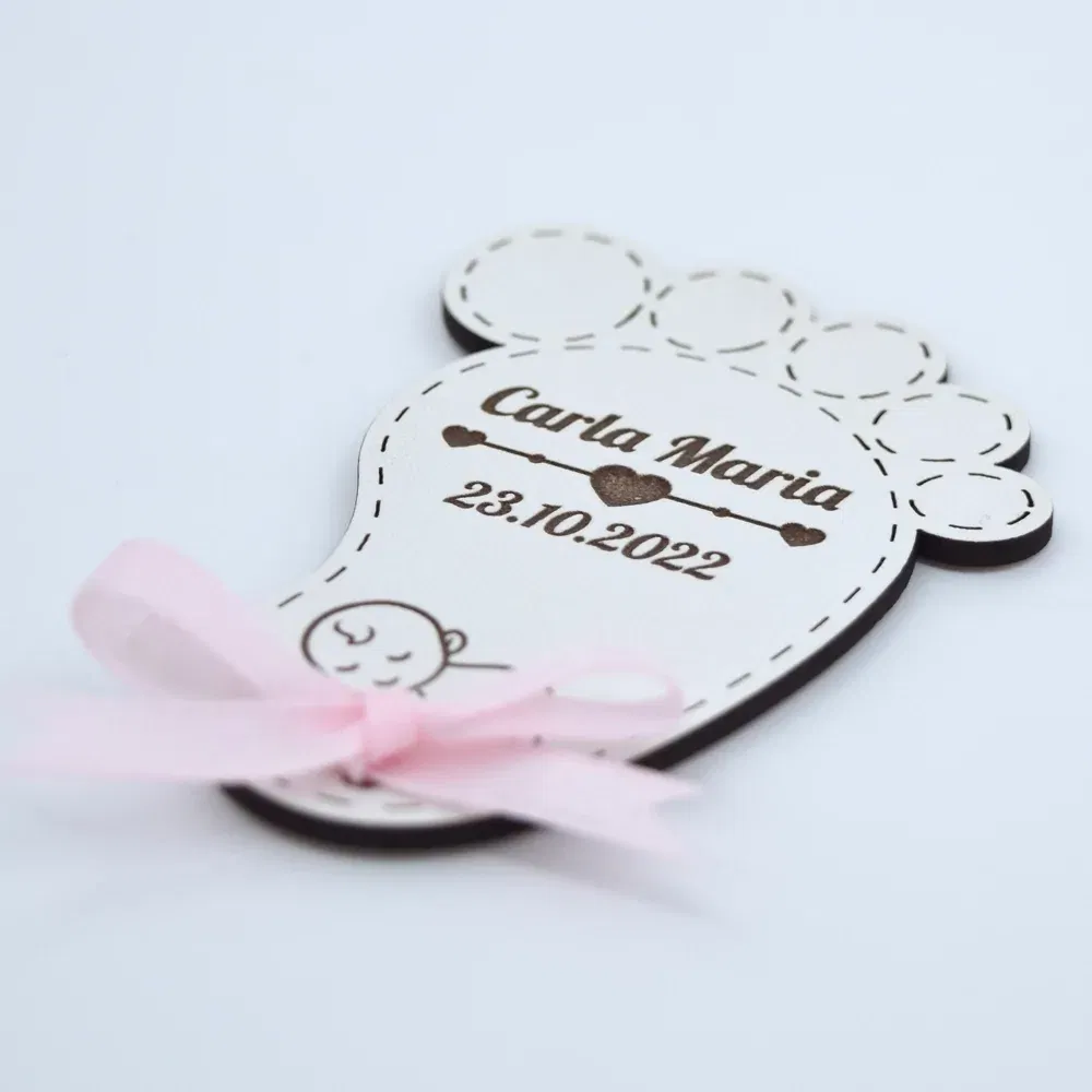 Mărturii Botez Magnetice Lemn - Picioruș Fetiță - Set 10 Buc. Mărturii Botez Magnetice Lemn - Picioruș Fetiță - Set 10 Buc.