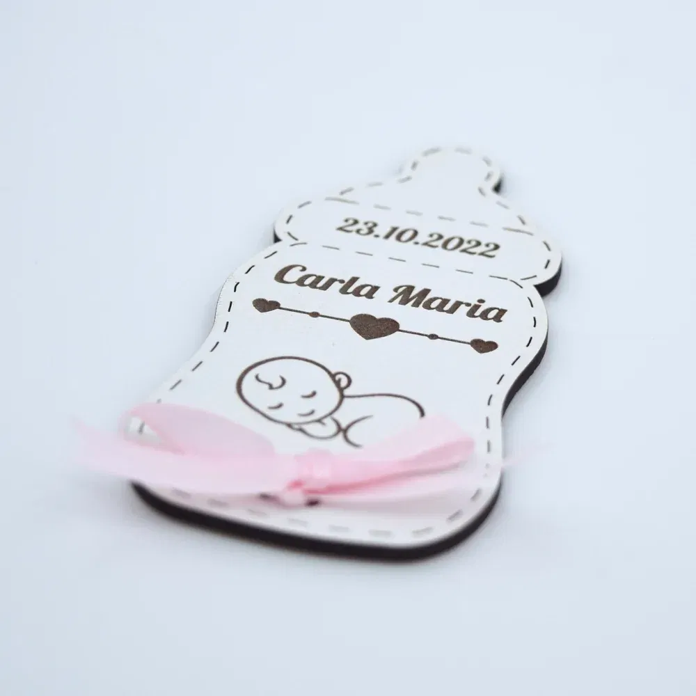 Mărturii Botez Magnetice Lemn - Biberon Fetiță - Set 10 Buc.