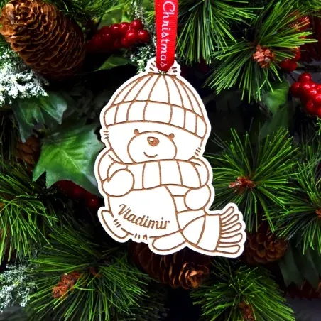 Glob Personalizat Cu Text - Ursuleț Cu Fes - Lemn Alb Glob Personalizat Cu Text - Ursuleț Cu Fes - Lemn Alb